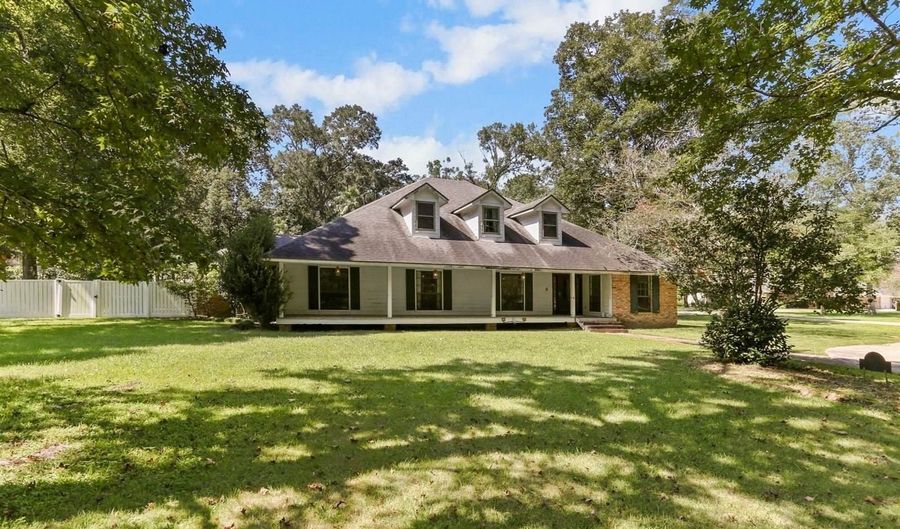 17845 Coffee Rd, Baton Rouge, LA 70817 - 4 Beds, 3 Bath