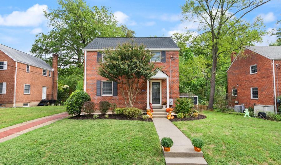 217 N EMERSON St, Arlington, VA 22203 - 3 Beds, 2 Bath