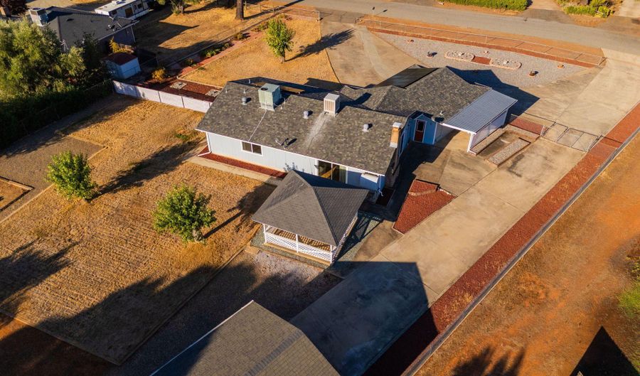 7029 Cowan Ct, Anderson, CA 96007 - 3 Beds, 2 Bath