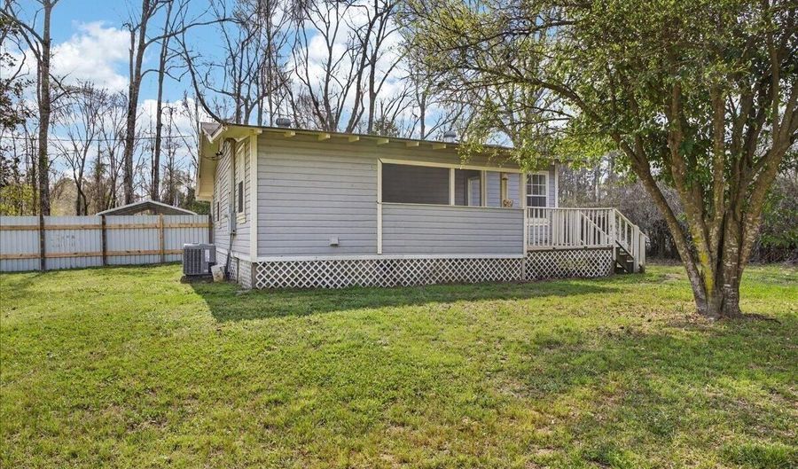 40 Burborne St, Brooklyn, MS 39425 - 2 Beds, 1 Bath