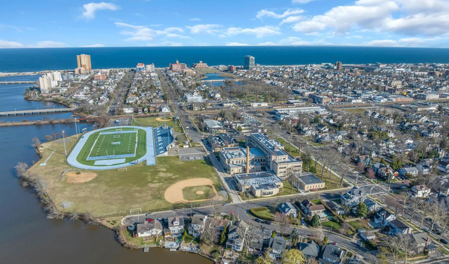 3 Sunset Dr, Asbury Park, NJ 07712 - 4 Beds, 3 Bath