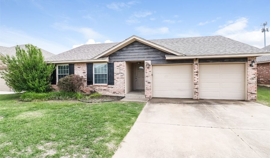 908 SW 16th St, Moore, OK 73160 - 3 Beds, 2 Bath