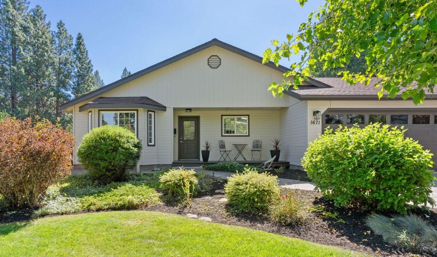 1671 NE Meerkat Ave, Bend, OR 97701 - 3 Beds, 2 Bath