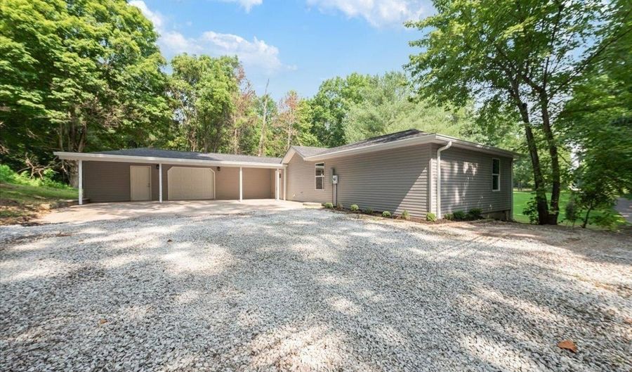 2097 Tripleton Pike Rd, Bedford, IN 47421 - 4 Beds, 2 Bath
