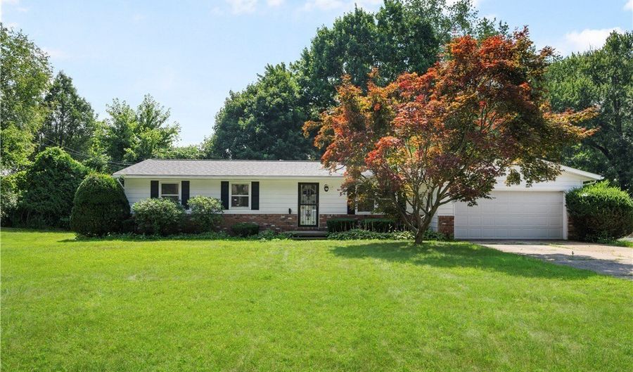 1009 OAK TREE Rd, Akron, OH 44320 - 3 Beds, 2 Bath