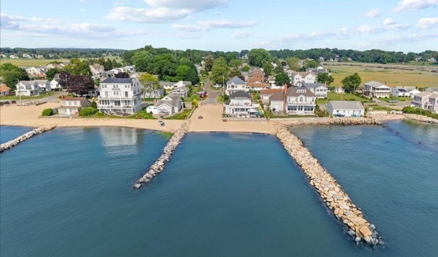 5 Hammock Pkwy, Clinton, CT 06413 - 3 Beds, 2 Bath
