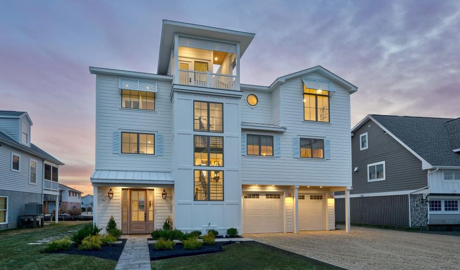 124 LAYTON Dr, Bethany Beach, DE 19930 - 5 Beds, 5 Bath