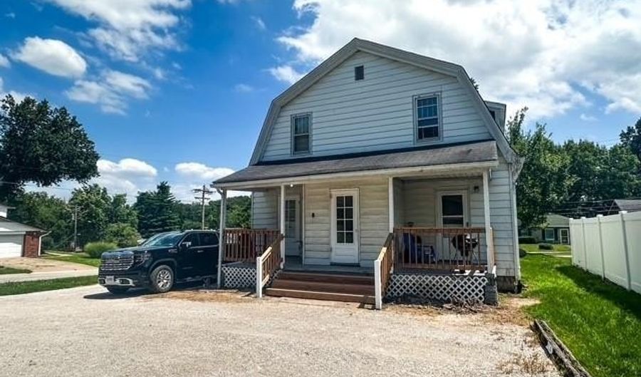 1238 Brown St, Alton, IL 62002 - 4 Beds, 4 Bath