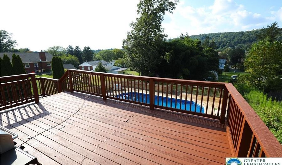 1421 Harriet Ave, Allentown, PA 18103 - 3 Beds, 3 Bath