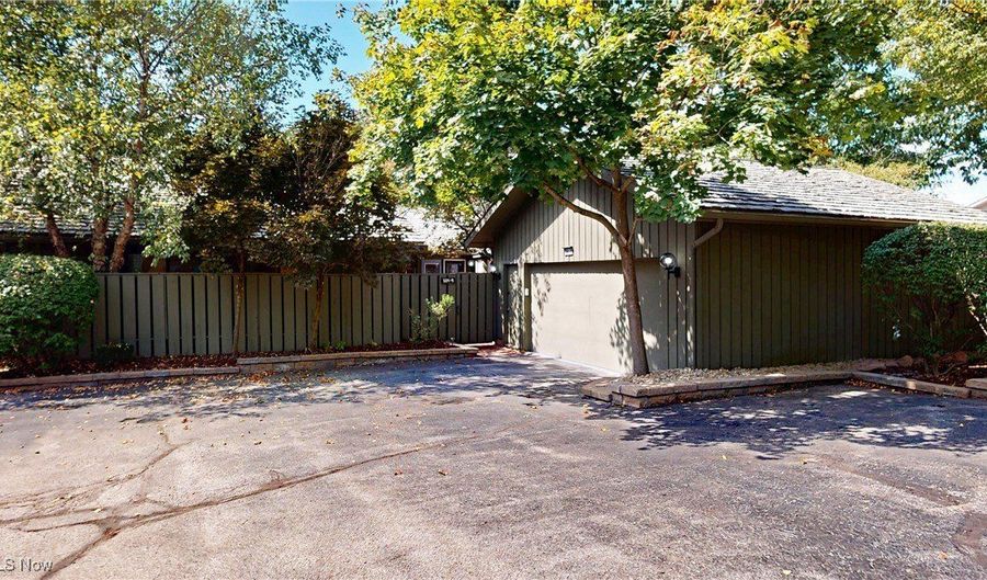 504-9 Concord Downs Cir 9, Aurora, OH 44202 - 4 Beds, 4 Bath