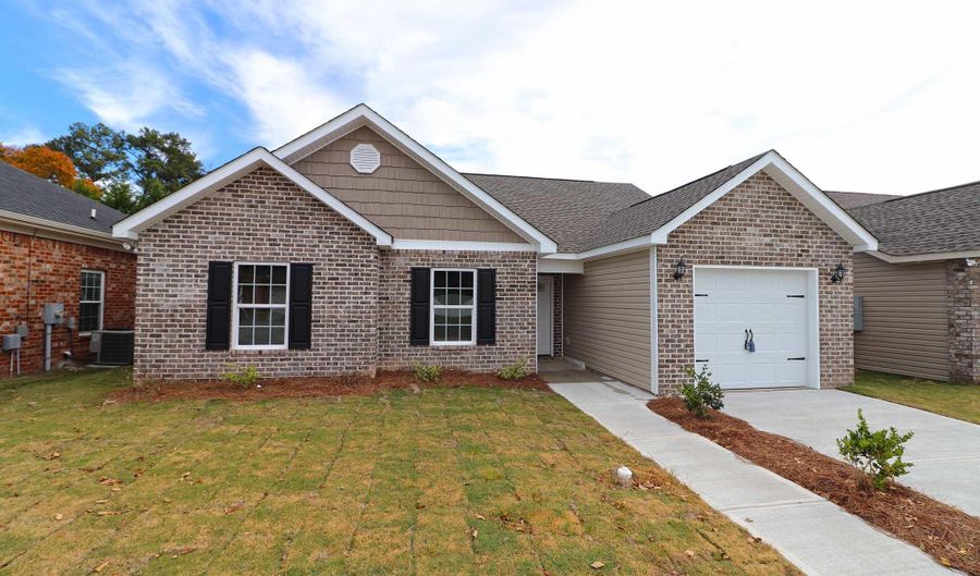 230 Cottage Cir, Byron, GA 31008 - 3 Beds, 2 Bath