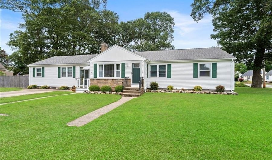 67 Vera St, Warwick, RI 02886 - 4 Beds, 2 Bath
