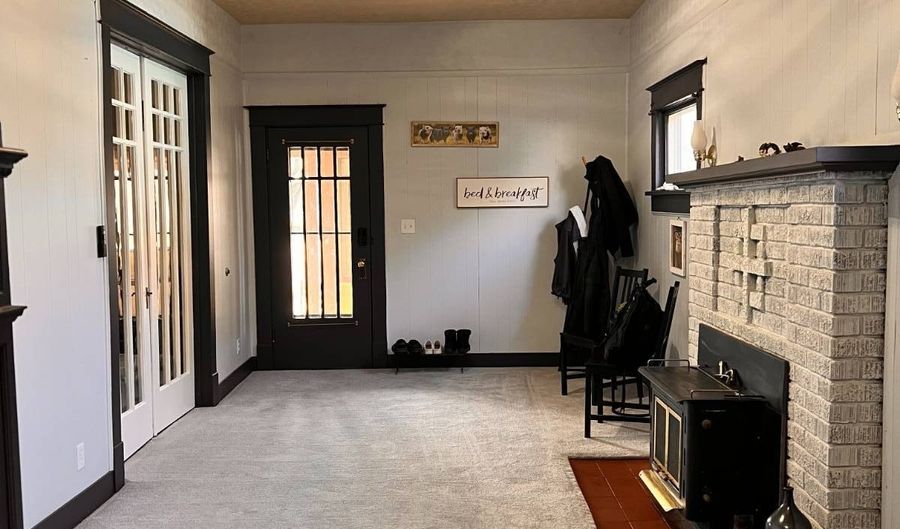 923 Laramie Ave, Alliance, NE 69301 - 5 Beds, 2 Bath