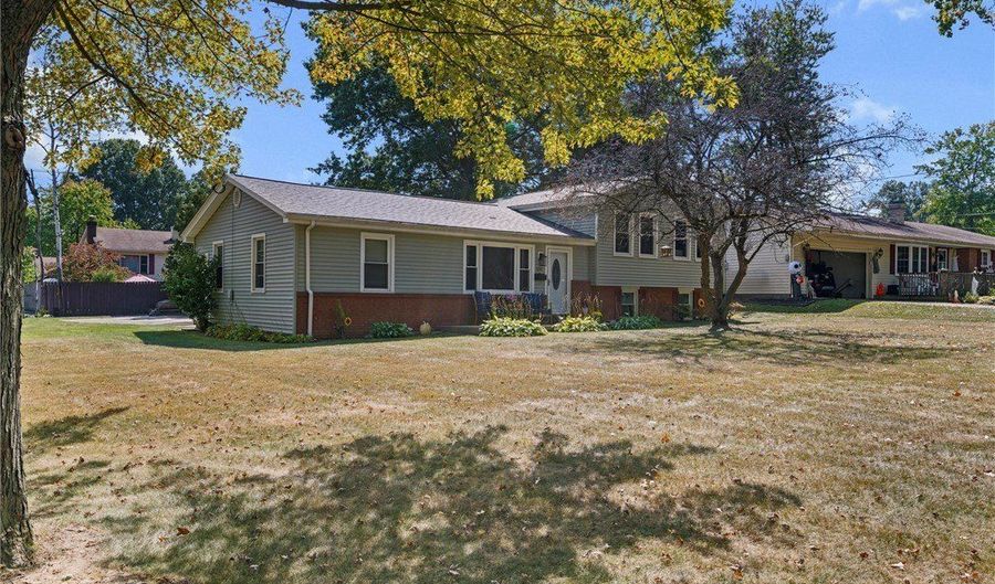 4241 Wedgewood Dr, Austintown, OH 44511 - 3 Beds, 2 Bath