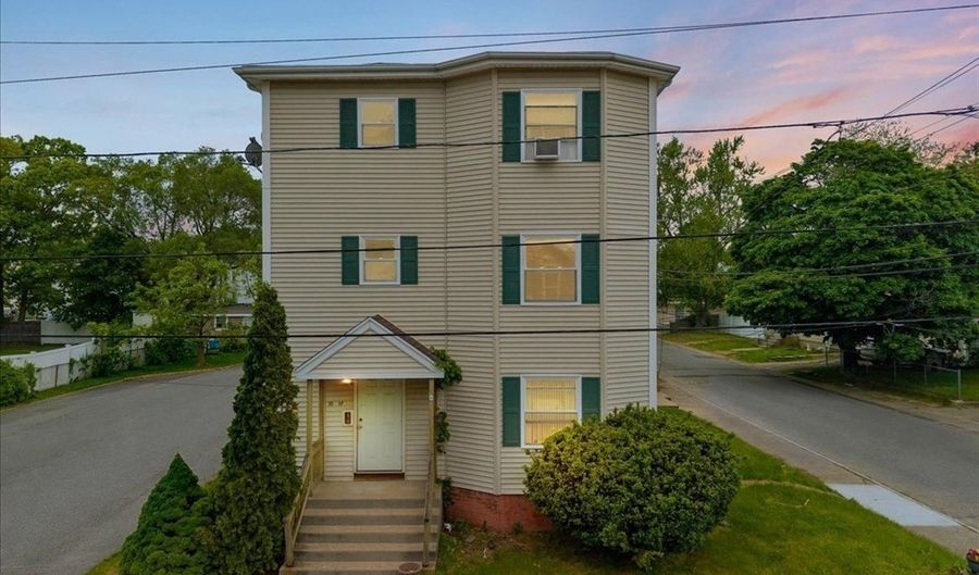 35 Hazel St B, Attleboro, MA 02703 - 3 Beds, 1 Bath