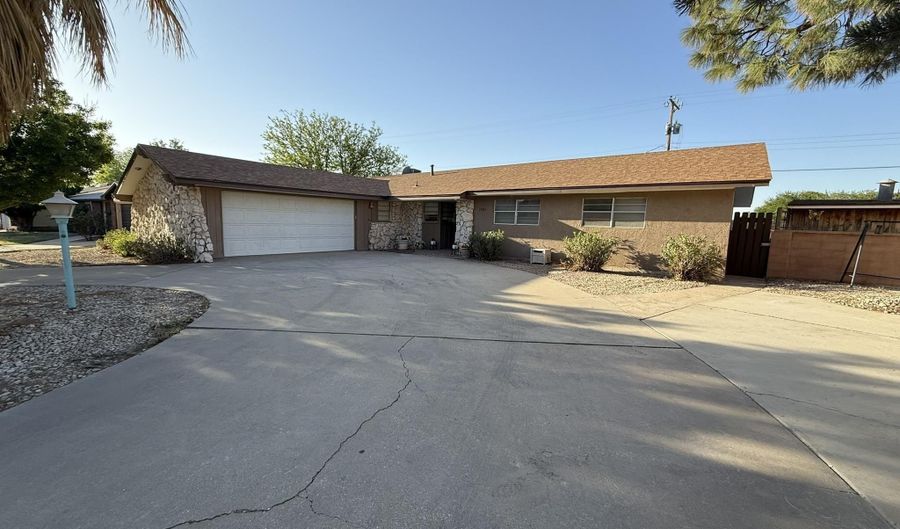 1901 W Briscoe Ave, Artesia, NM 88210 - 4 Beds, 3 Bath
