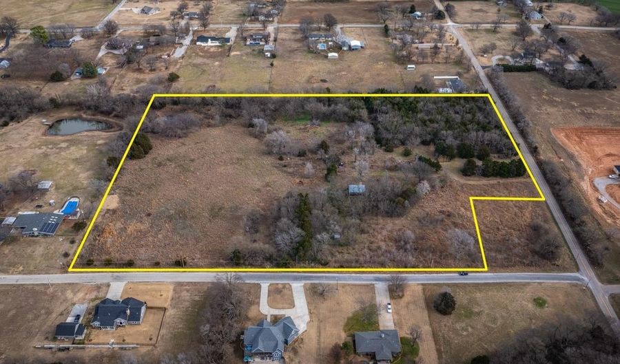 2216 E Chestnut Ave, Arkansas City, KS 67005 - 0 Beds, 0 Bath