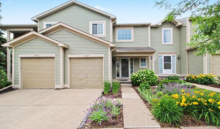 637 Liberty Pointe Dr, Ann Arbor, MI 48103 - 2 Beds, 4 Bath