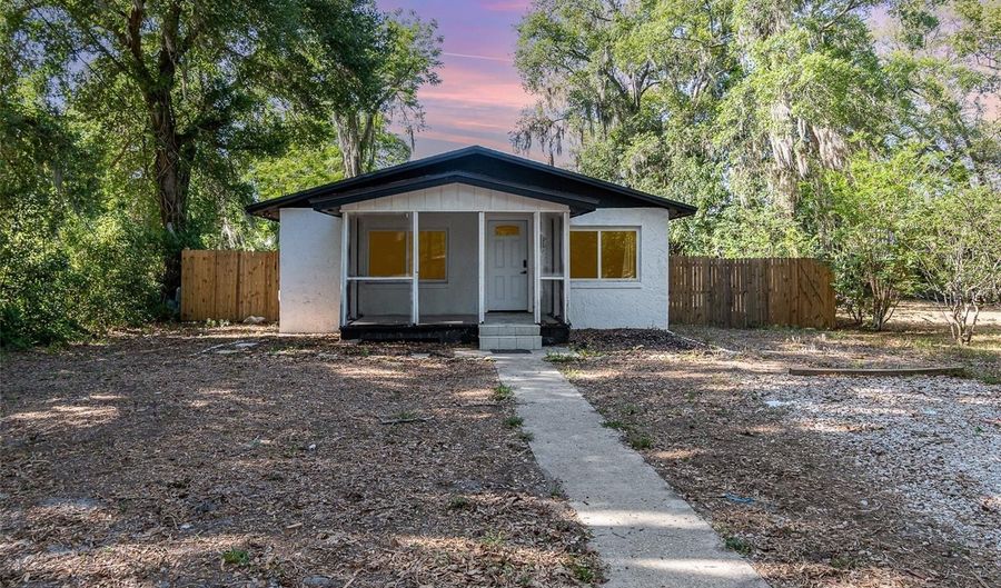 120 EAST St, Altamonte Springs, FL 32701 - 3 Beds, 2 Bath