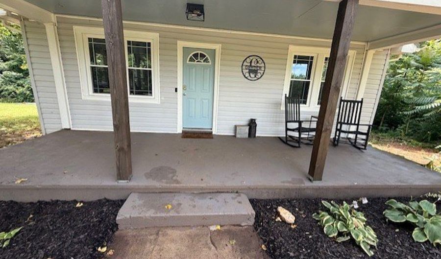 560 Evergreen Ave, Appomattox, VA 24522 - 2 Beds, 1 Bath