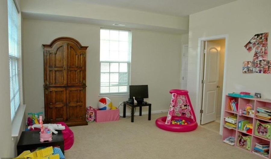 22698 PARKLAND FARMS Ter, Brambleton, VA 20148 - 3 Beds, 4 Bath