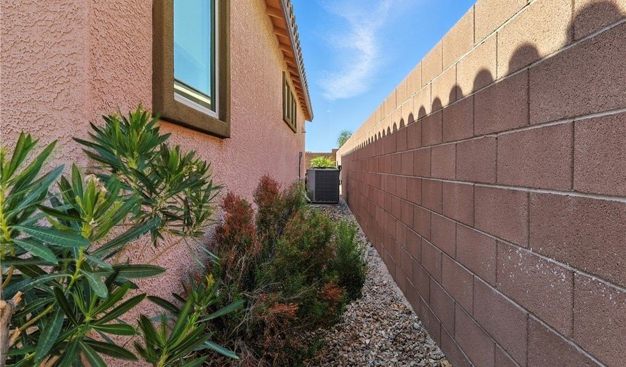 2079 Port Royal Dr, Laughlin, NV 89029 - 4 Beds, 3 Bath