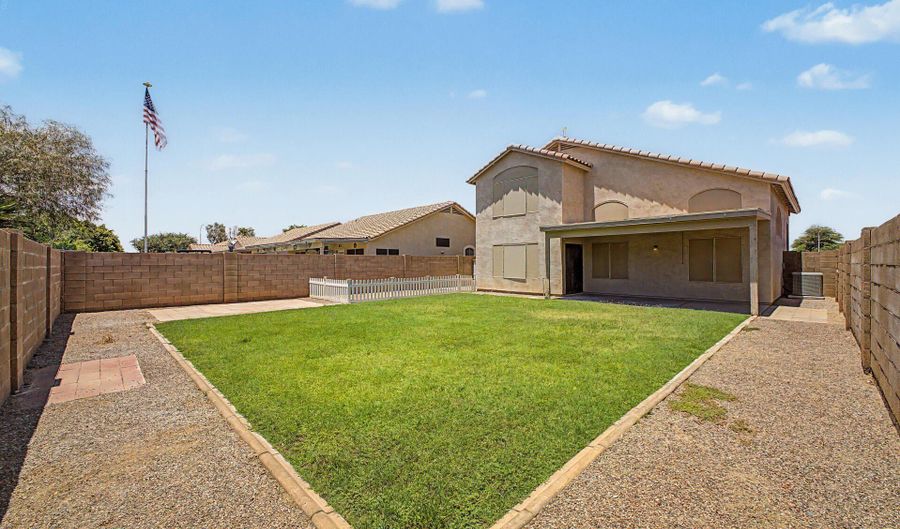 1333 W KINGBIRD Dr, Chandler, AZ 85286 - 3 Beds, 3 Bath