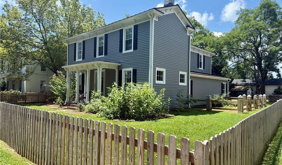 300 Virginia St, Ashland, VA 23005 - 5 Beds, 6 Bath