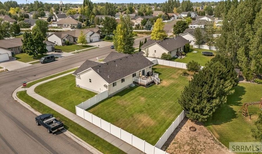 3864 E John Adams Pkwy, Ammon, ID 83406 - 3 Beds, 2 Bath
