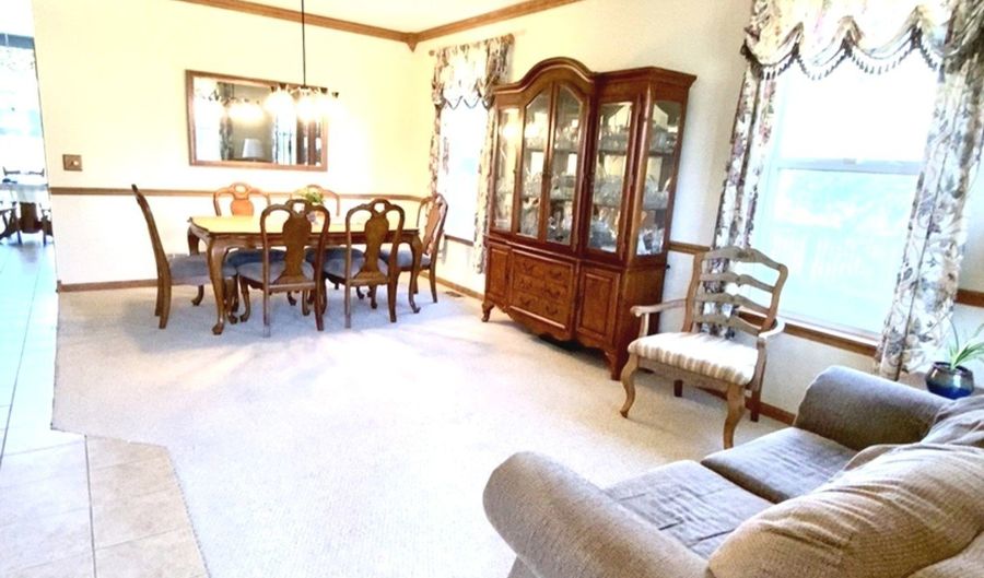 1056 Deertrail Ct, Antioch, IL 60002 - 4 Beds, 4 Bath