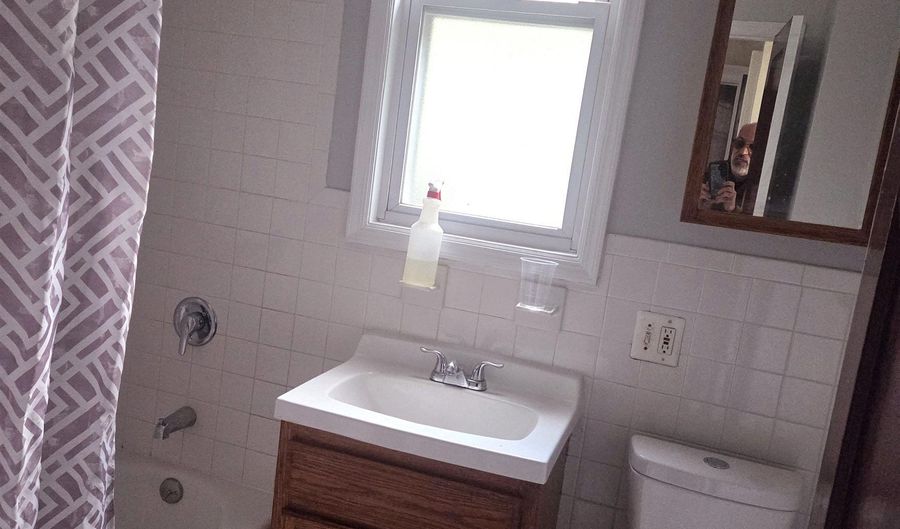 135 W 52ND St, Bayonne, NJ 07002 - 3 Beds, 1 Bath