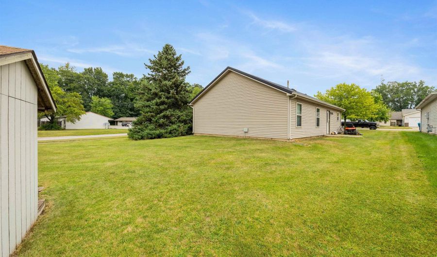 421 Manahan Dr, Angola, IN 46703 - 3 Beds, 2 Bath