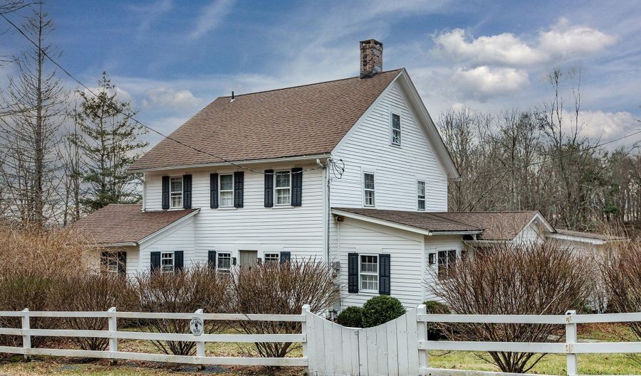 197 Skyline Ridge Rd, Bridgewater, CT 06752 - 4 Beds, 4 Bath