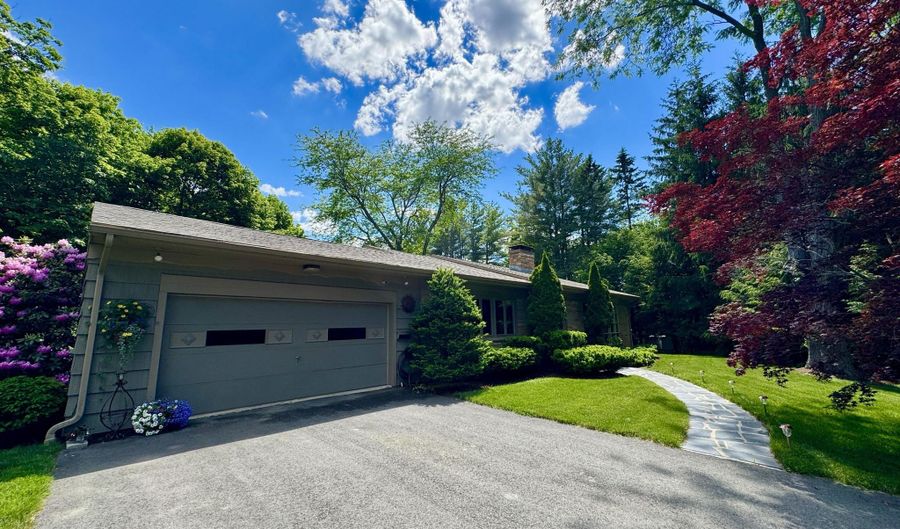 281 Clyde Rd, Bangor, ME 04401 - 3 Beds, 3 Bath