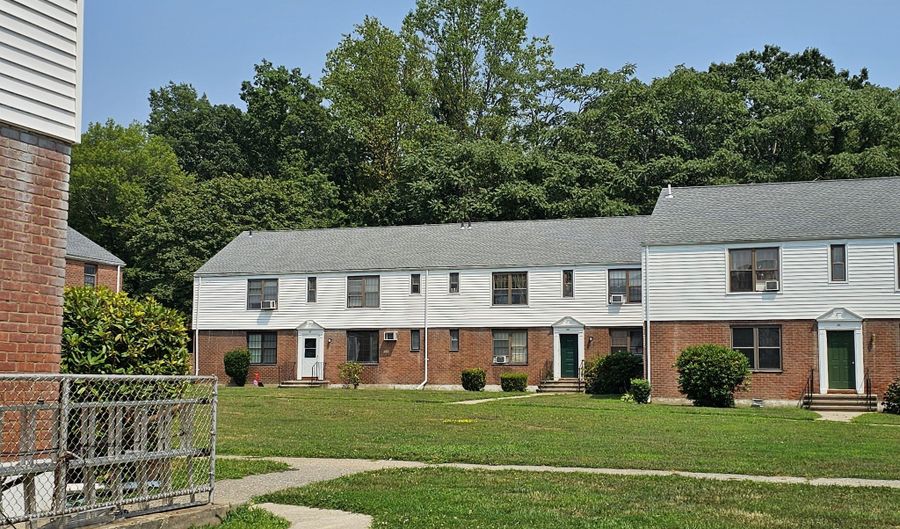39 Nob Hill Cir B, Bridgeport, CT 06610 - 1 Beds, 1 Bath