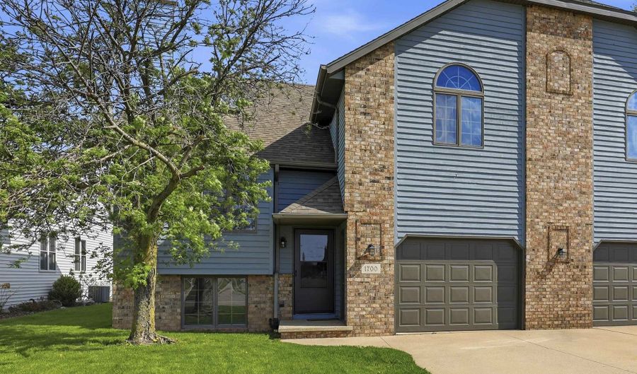 1700 E TRACIA Ln, Appleton, WI 54911 - 3 Beds, 3 Bath