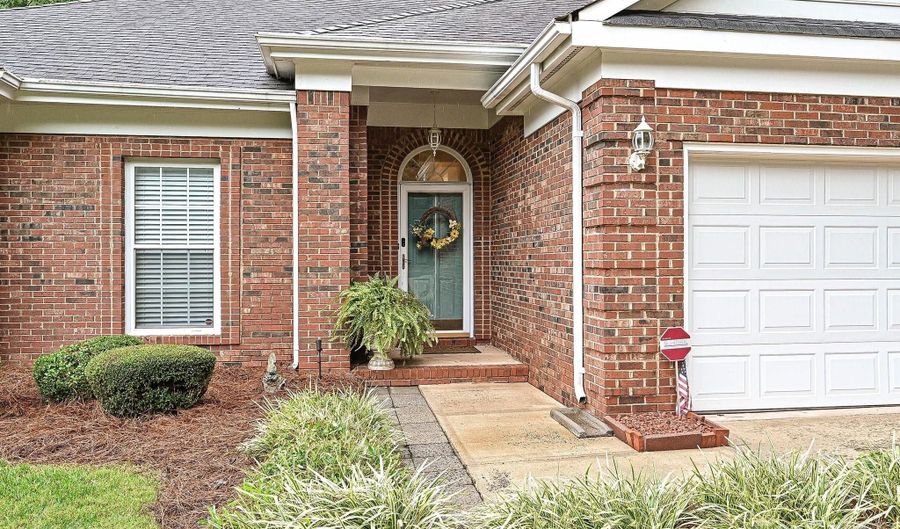5607 Oak Dr, Charlotte, NC 28216 - 3 Beds, 2 Bath