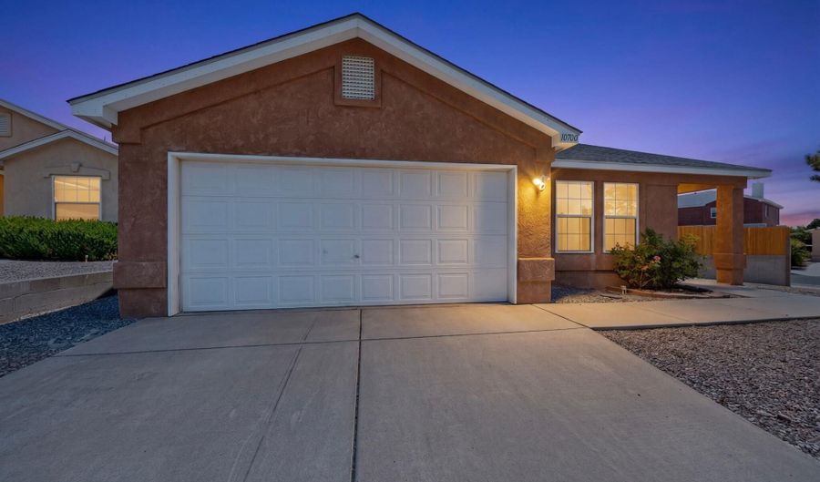 10700 Pinon Park Ct NW, Albuquerque, NM 87114 - 3 Beds, 2 Bath