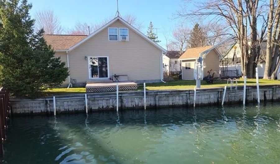 226 ROSELAWN St, Algonac, MI 48001 - 4 Beds, 2 Bath