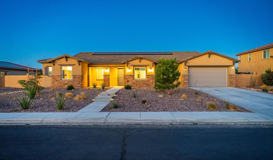 12961 Davona Dale Rd, Apple Valley, CA 92308 - 5 Beds, 5 Bath