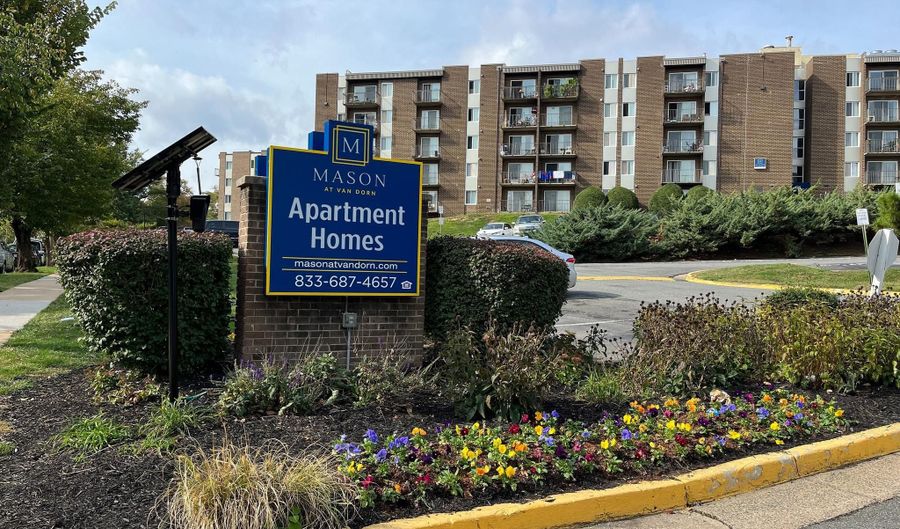 75 S REYNOLDS St 411, Alexandria, VA 22304 - 2 Beds, 2 Bath