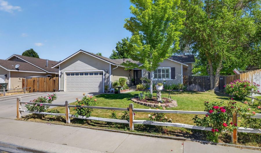1492 Mary Jo Dr, Gardnerville, NV 89460 - 3 Beds, 2 Bath