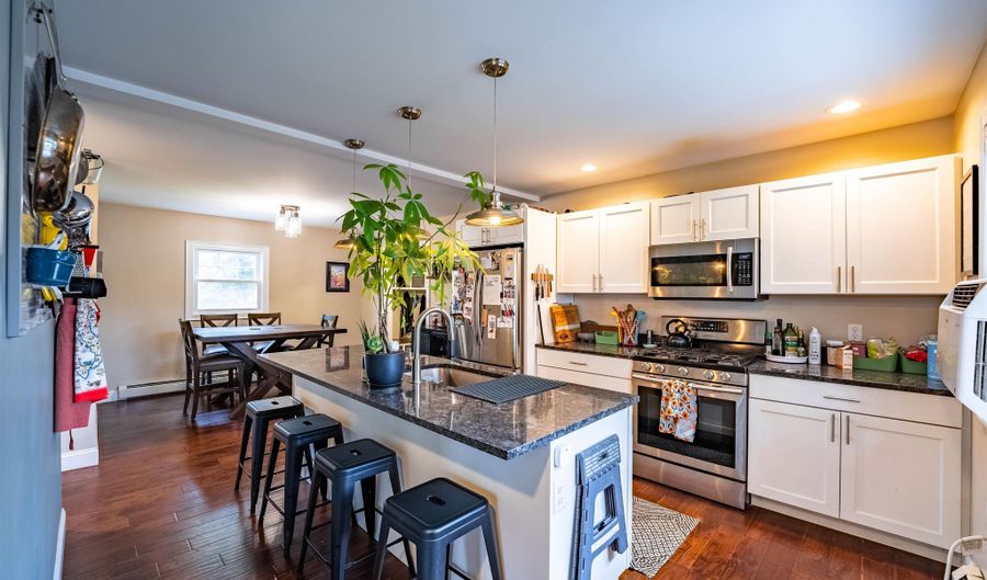 397 Ethan Allen Pkwy, Burlington, VT 05408 - 3 Beds, 3 Bath