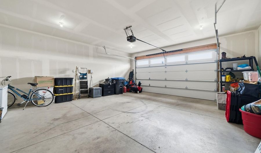 4068 SADDLEBACK Ln, Cheyenne, WY 82001 - 2 Beds, 2 Bath