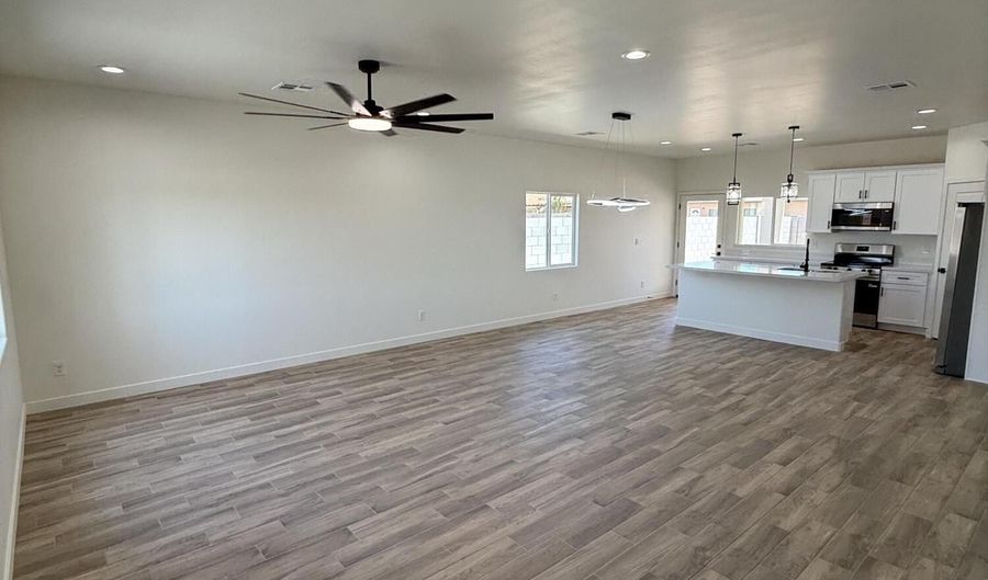 8515 W PINEVETA Dr, Arizona City, AZ 85123 - 3 Beds, 2 Bath