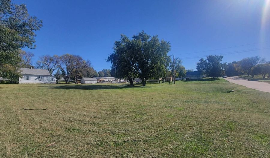 1213-1221 9th St, Auburn, NE 68305 - 0 Beds, 0 Bath