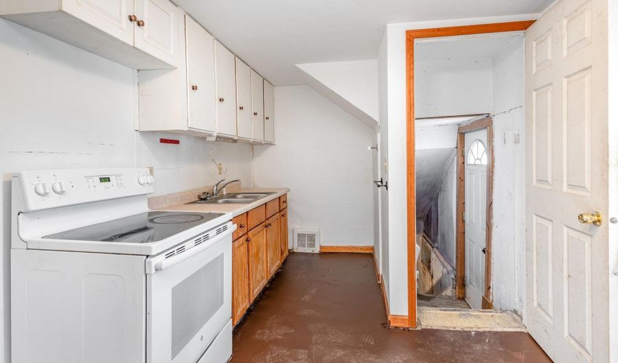 112 Windsor St, Alma, MI 48801 - 3 Beds, 1 Bath