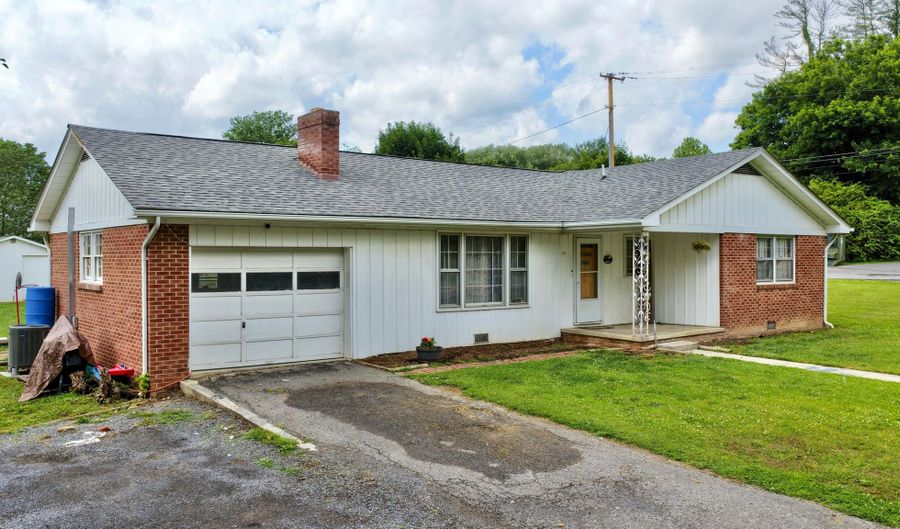 123 E Chestnut, Alderson, WV 24910 - 3 Beds, 2 Bath