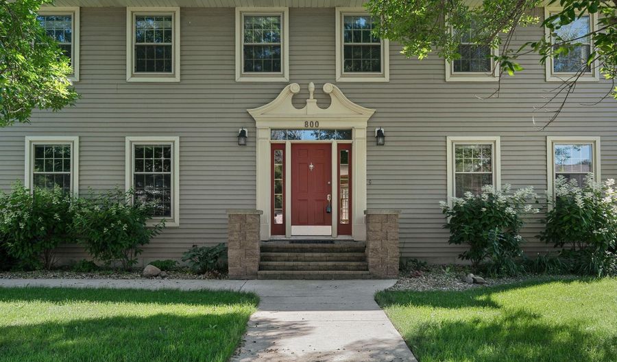 800 27th St SW, Austin, MN 55912 - 4 Beds, 4 Bath