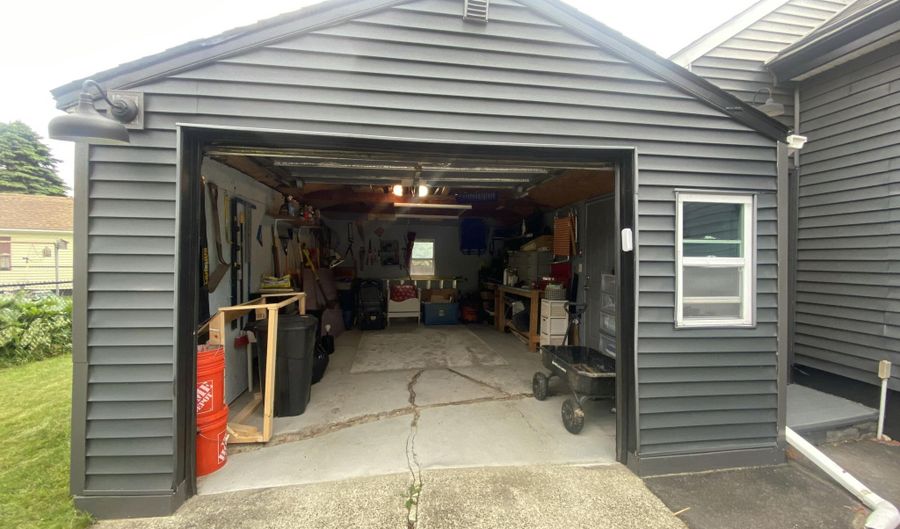 4 Trueworthy Ave, Augusta, ME 04330 - 2 Beds, 2 Bath